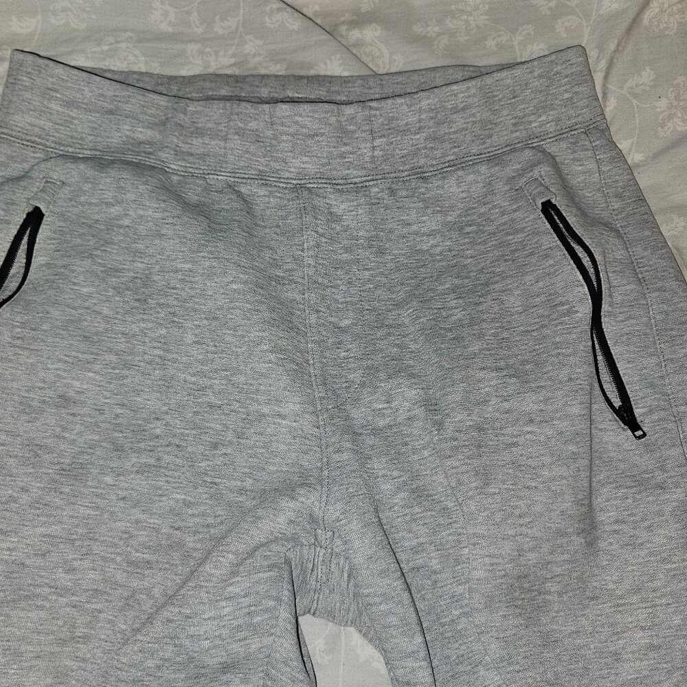 Uniqlo Lgiht Gray Sweats